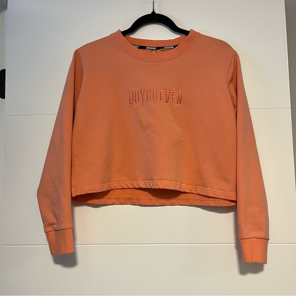 DOYOUEVEN | Embroidered Crop Sweatshirt